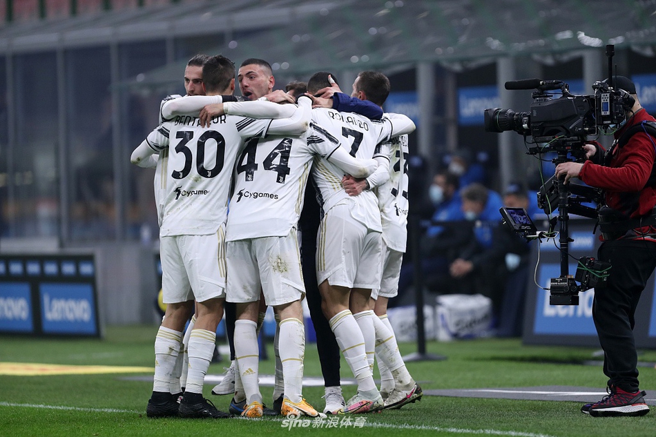 نتيجة مباراة الأهلى والهلال اليومتفاصيل المواجهة الصعبة بين العملاقين